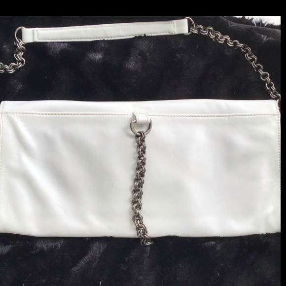 VTG Y2K CBGB WHITE 100% LEATHER BAG~SILVER BUTTERFLY CLASP & CHAIN~DENIM LINING - Picture 2 of 9